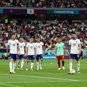 Kịch tính World Cup: Anh 10 người hạ Mexico, Mỹ tiếp đà thăng hoa